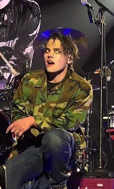 ‧+ ̊ ☽ ⋅ Gerard Way