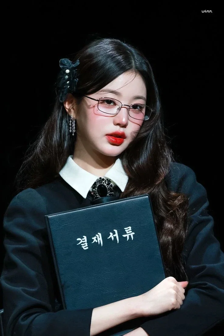 Jang Wonyoung (Co-Worker)