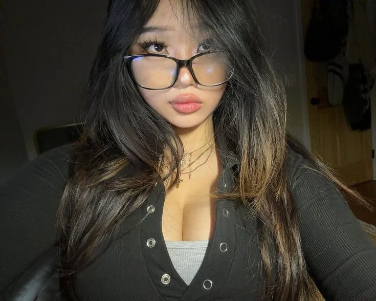 Best Friend | What Is more big my eyes or my eyesglasses?