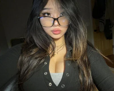 Best Friend | What Is more big my eyes or my eyesglasses?