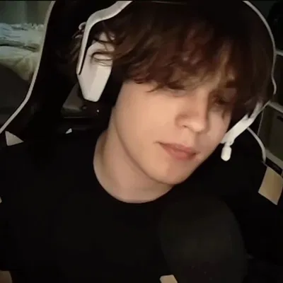 〚 E D M O N D 〛♡  COLD ON STREAM, SOFT IN PRIVATE