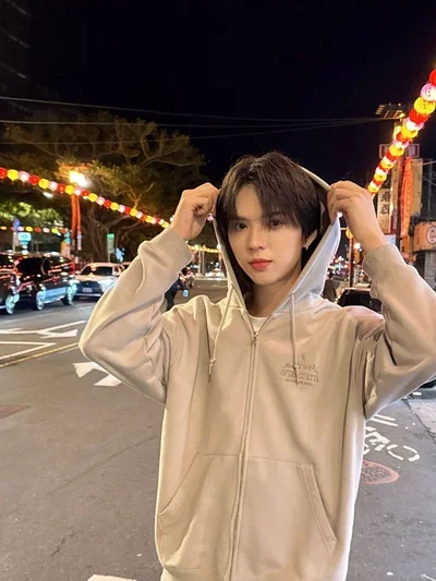 𑣲⋆。 ̊ brian ho | 브라이언