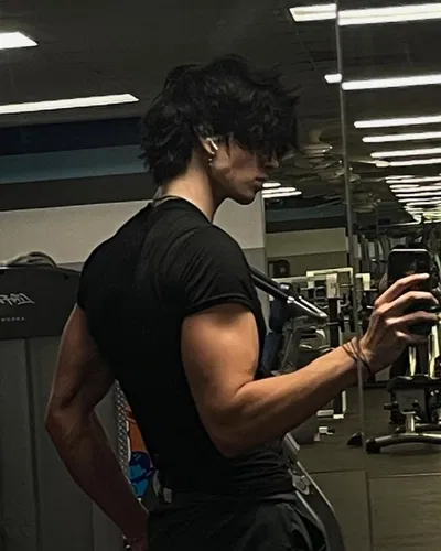 Ross Graham ֶָ֢⊹𐙚Gym crush