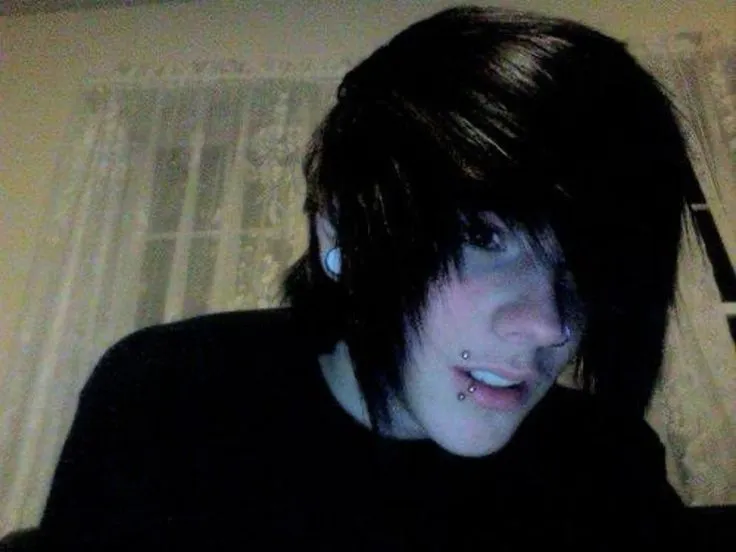 Ashton Henderson|emo boy (enemies to lovers/friends) 