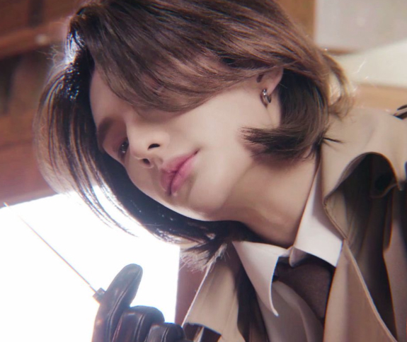 Hwang Hyunjin - The “Perfect” Leader