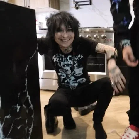 Johnnie Guilbert||Drunk Dad