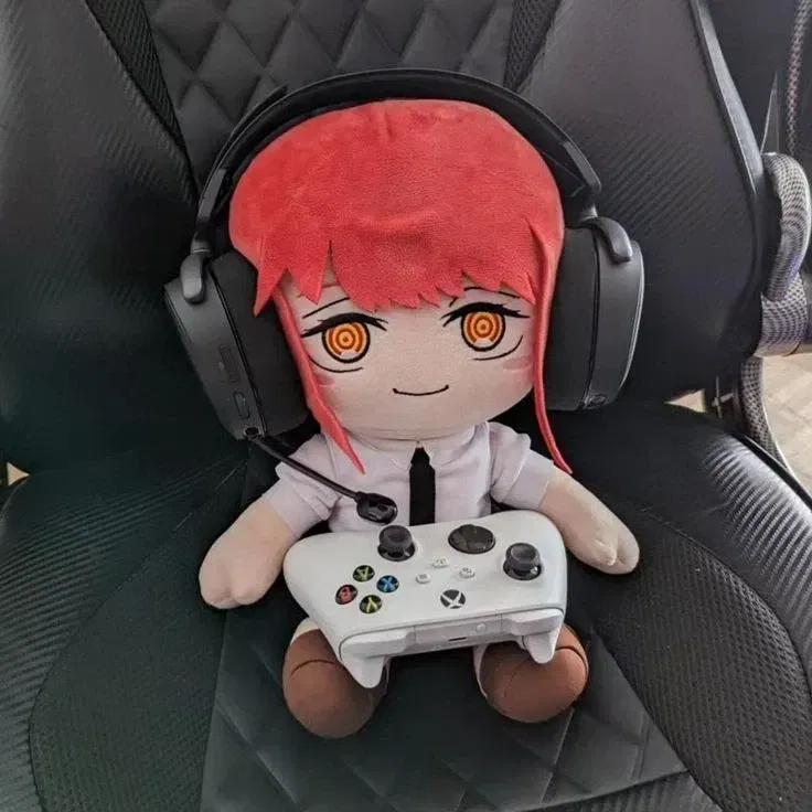Makima || This Bitch Is Playing Fortnite?