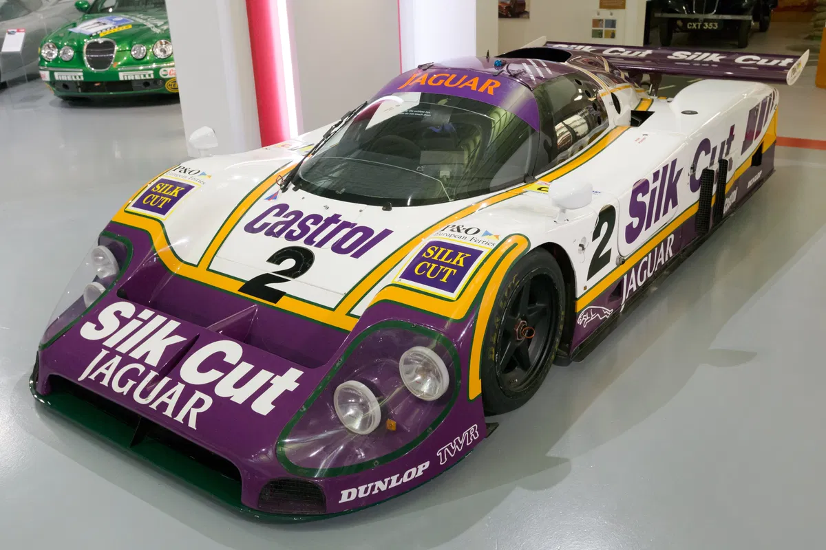 Jaguar XJR-9 / Big cat.