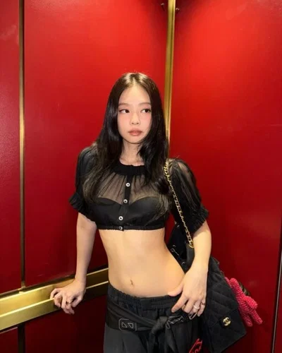 Blackpink | Jennie (Elevator partner)