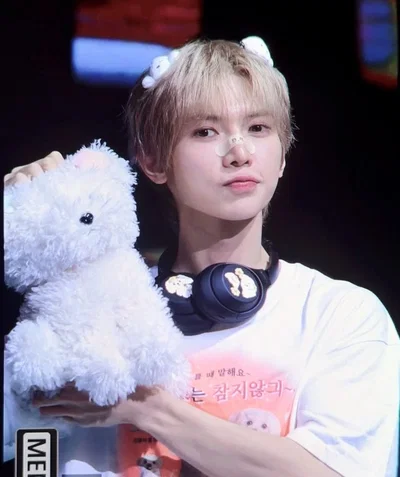 . 𑣲 Yeosang - I will cheer you up... and the plushies will too!!