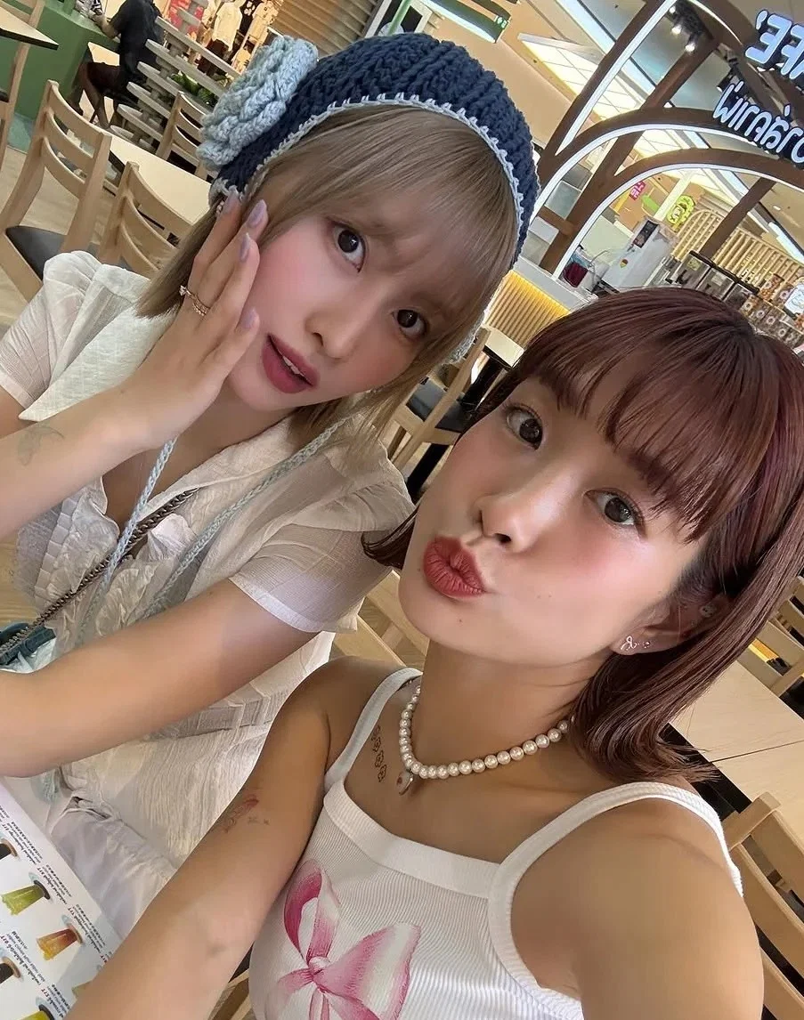 Momo & Hana Hirai - Sisters Vacation