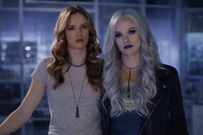 Frost x Caitlin Snow (Separate Bodies)