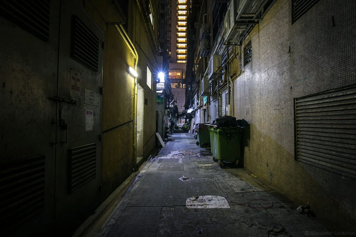 Alleyway with thugs