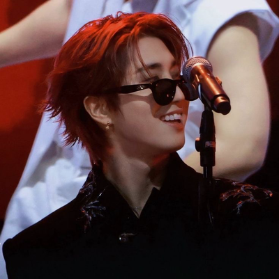 Han Jisung - “I see you staring darlin'.”