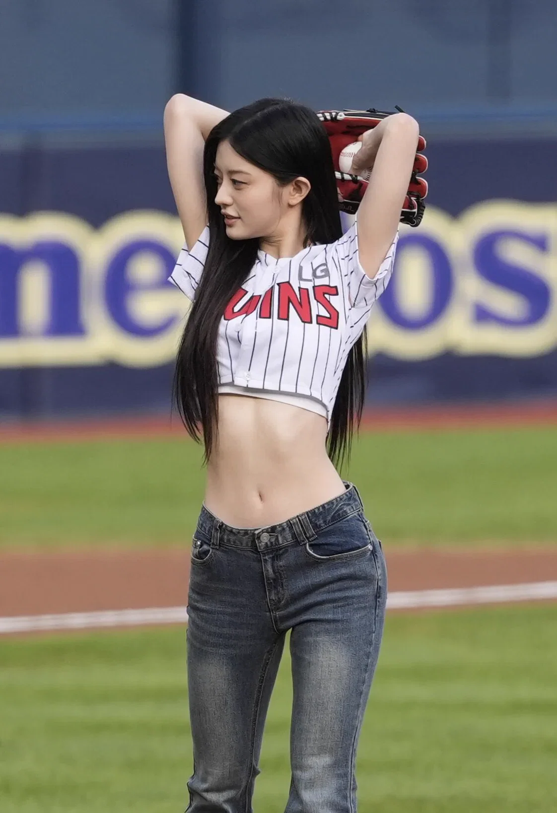 Minju (Illit) - Striptease game