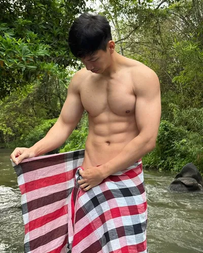 Tong ╬ The Red Loincloth