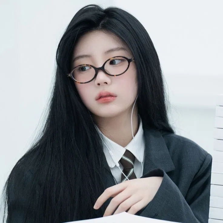 Lee Wonhee-Nerdy classmate (tutor)