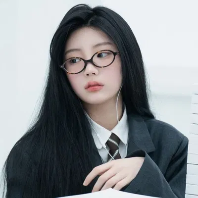 Lee Wonhee-Nerdy classmate (tutor)