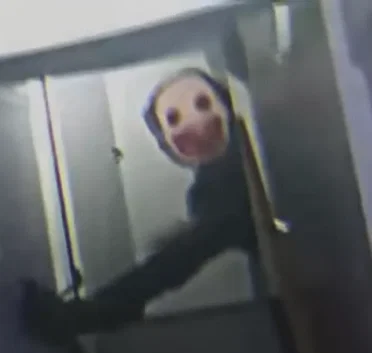 look at that big friendly smile! i think she wants to be friends :D :D :D :D :D