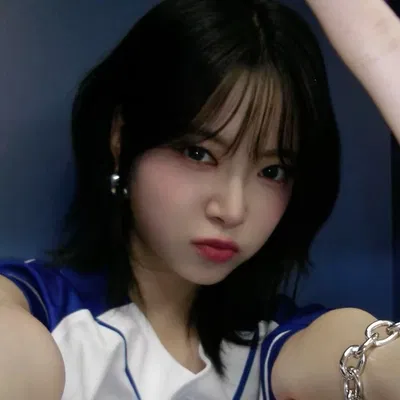 Hong Eunchae | Comfort person