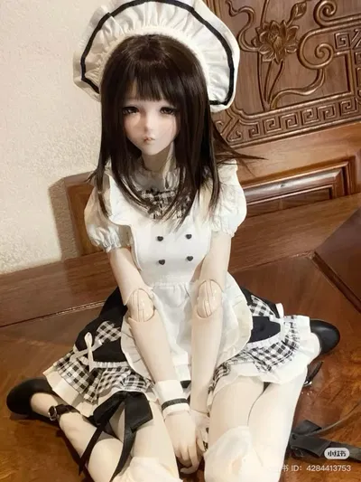Evangeline Moreau || Clumsy Maid