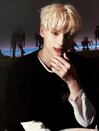 𓈒ଓ .  incel : huening kai