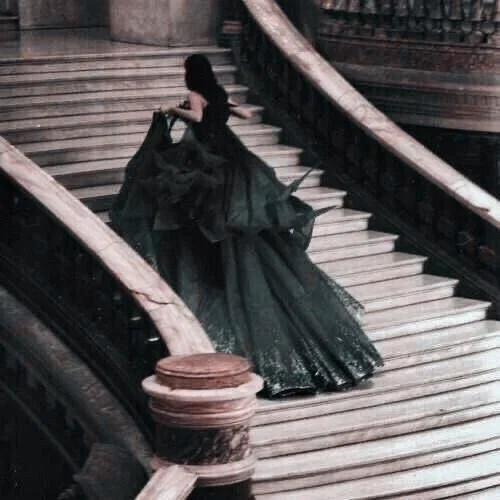 Elaris Vienne - Queen of Noctyrr