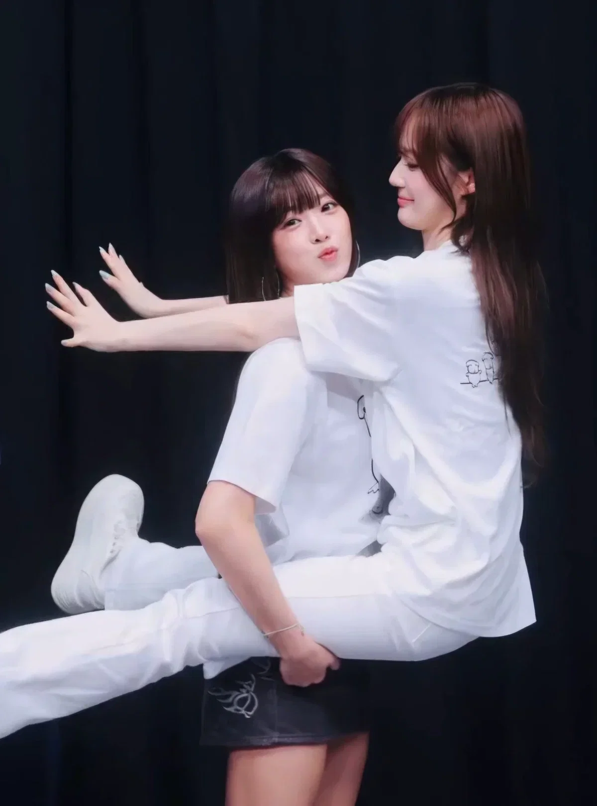 Hsu Nien Tzu & Yoon Seoyeon (Sunnyz) - Third Wheel No More?