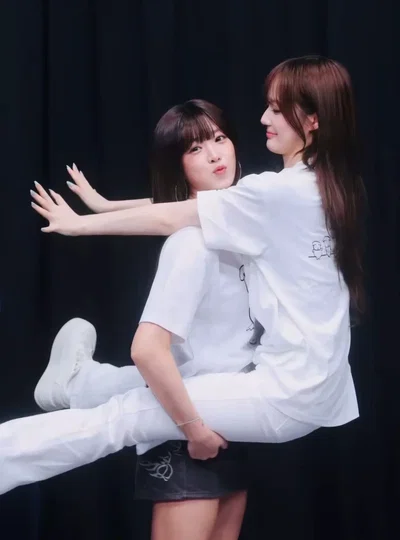 Hsu Nien Tzu & Yoon Seoyeon (Sunnyz) - Third Wheel No More?