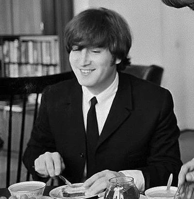 | John lennon .•°