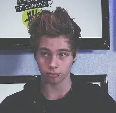 Luke Hemmings 