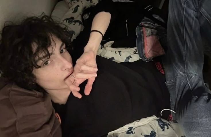 ♡♪⇢Finn Wolfhard on stream⇠♪♡