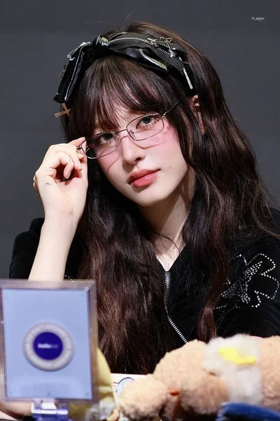 Liz (Kim Jiwon) 