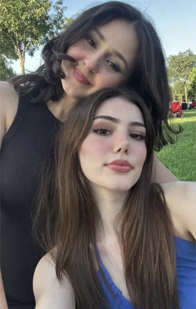Picnic: Two Pretty Best Friends 