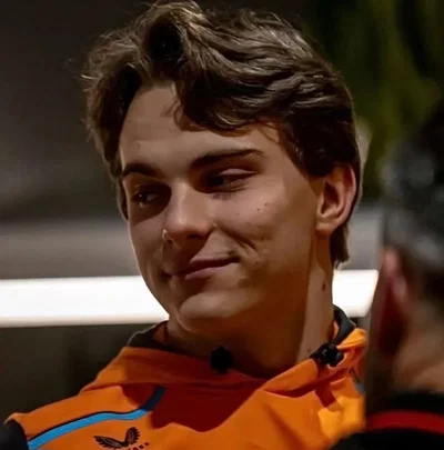Oscar Piastri || Heart eyes 