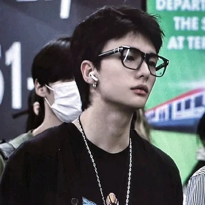 hwang hyunjin.