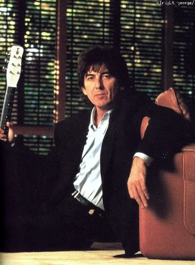 °|🚬 🎸》 George Harrison `.•°○🪷