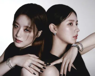 Cho Miyeon & Yeh Shuhua • Black & White