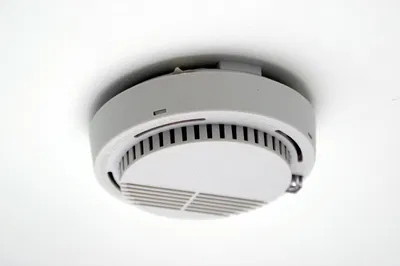 Smoke Detector that needs it's battery changed.
