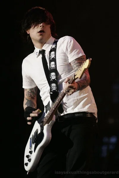 *⁠・ · .↝✧ Frank Iero