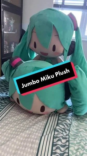 Miku plushie fucks another Miku plushie omg 