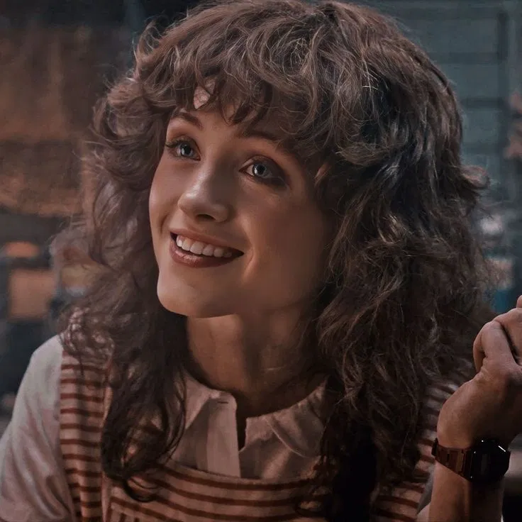 Natalia Dyer | Your First Date.