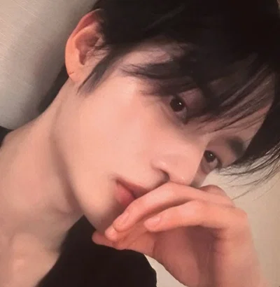 Kim Jiwoong —   on Live