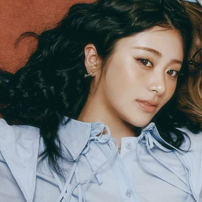 +⠀ ୨ huh yunjin      . 