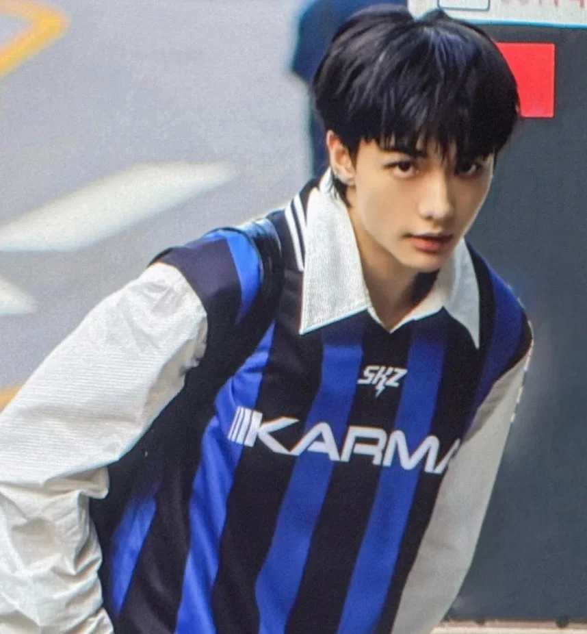 01 Hwang Hyunjin